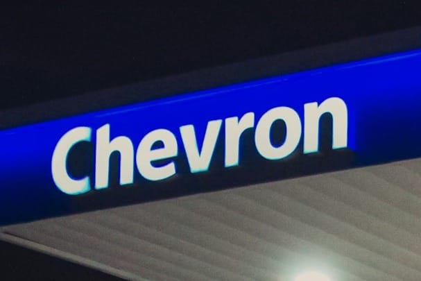 U.S. oil stocks rising as Chevron and energy companies react to Venezuela oil sector developments.