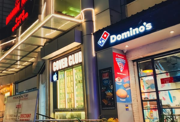 Domino’s storefront and pizza branding, reflecting strong comparable sales growth and dividend increase amid restaurant sector caution.